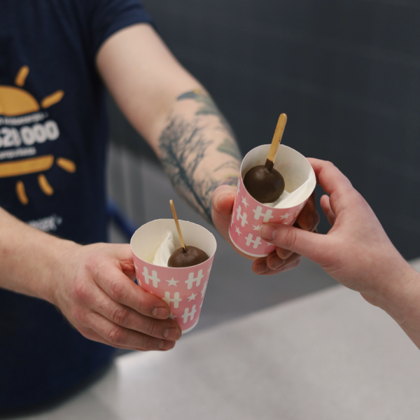 Kakkutikkari ja minipehmyt -annos